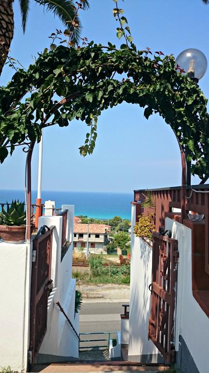San Carlo - Terrazzo Sul Mare Con Ristorante E Pizzeria Bed & Breakfast Дзамброне Екстериор снимка